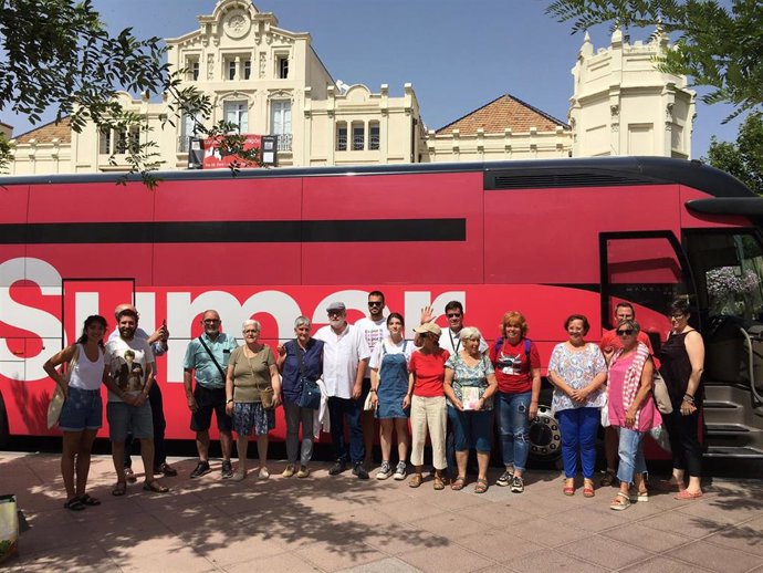 Vicente Guerrero recibe al autobús de Sumar en Huesca.