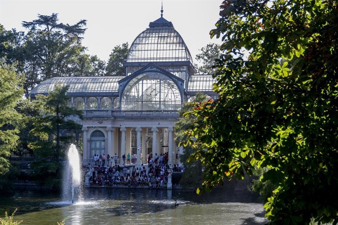 Archivo - Vista del palacio de cristal en el parque del Retiro, a 4 de septiembre de 2022, en Madrid (España). Una encuesta realizada en internet por el portal musement ha acreditado al parque del Buen Retiro como el mejor parque público de Europa, co