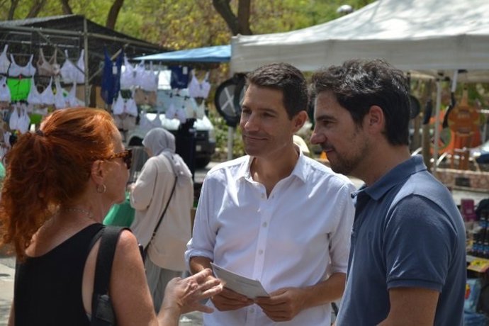 El candidato del PP al Congreso por Barcelona, Nacho Martín Blanco, y el alcalde de Castelldefels, Manu Reyes