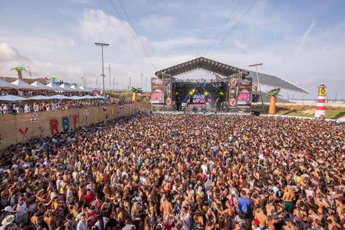 Archivo - Reggaeton Beach Festival