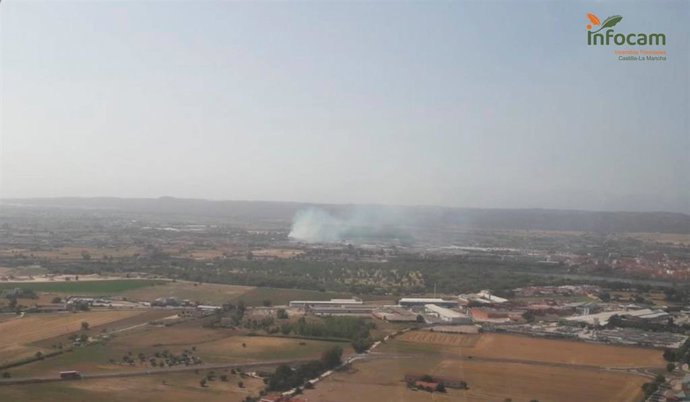 Cortan la N-502 tras reavivarse un incendio que se había extinguido en Talavera, en nivel 1