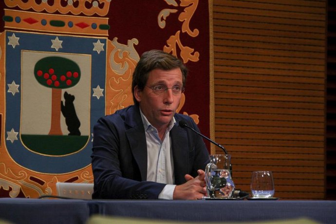 Archivo - El alcalde de Madrid, José Luis Martínez-Almeida, en rueda de prensa tras la Junta de Gobierno extraordinaria