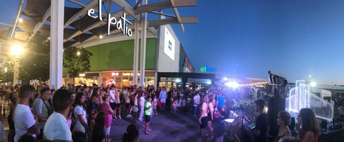 El espectáculo de circo Festiocio forman parte del 'Summer Fest', un programa de ocio puesto en marcha por el centro comercial El Faro para proporcionar contenido de calidad a las noches de verano.