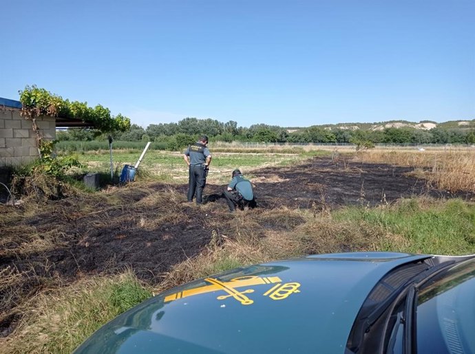 La Guardia Civil investiga a dos hombres por provocar un incendio en Lerín.