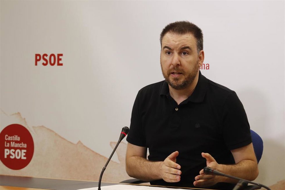 Archivo - El diputado del grupo socialista en las Cortes regionales, Antonio Sánchez Requena