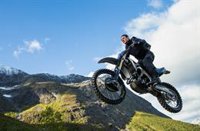 Los regalos extremos de Tom Cruise al reparto de Misión Imposible: Bucear entre tiburones o saltar en paracaídas