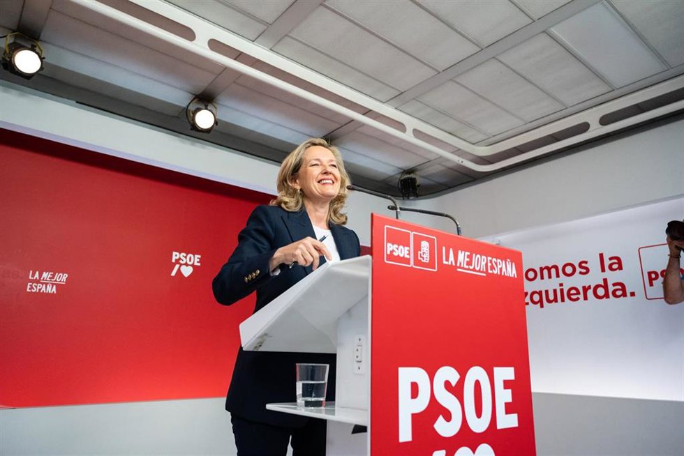 Archivo - La vicepresidenta primera y ministra de Asuntos Económicos y Transformación Digital, Nadia Calviño, durante una rueda de prensa, en la sede del PSOE en la calle Ferraz, a 12 de junio de 2023, en Madrid (España). 