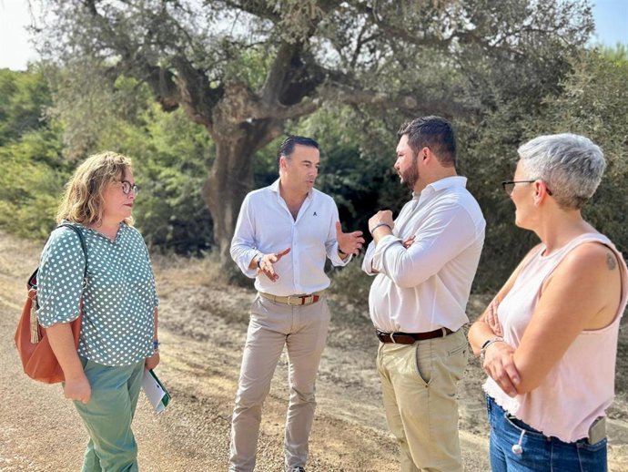David Gil con el alcalde de Arcos.