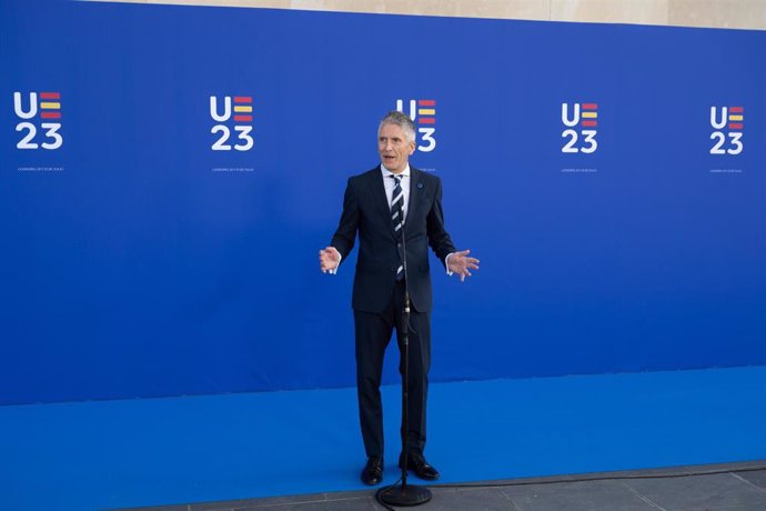 El ministro del Interior español, Fernando Grande Marlaskaa su llegada a la reunión informal europea de los ministros de Justicia e Interior de la Unión Europea, a 20 de julio de 2023, en Logroño, La Rioja (España).