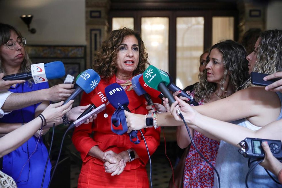 La cabeza de lista del PSOE al Congreso por Sevilla y ministra de Hacienda y Función Pública, María Jesús Montero, este jueves en Sevilla