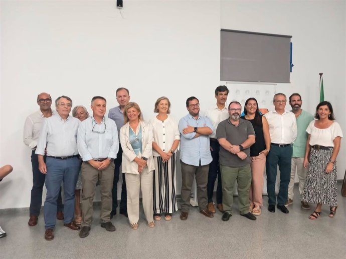 Las delegadas Isabel Paredes y Ana Bertón en la entreda de diplomas a alumnos del Centro de Menores Bahía de Cádiz.