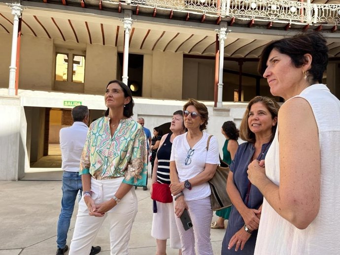 Reyes Maroto en al visita del grupo socialista municipal al Beti-Jai