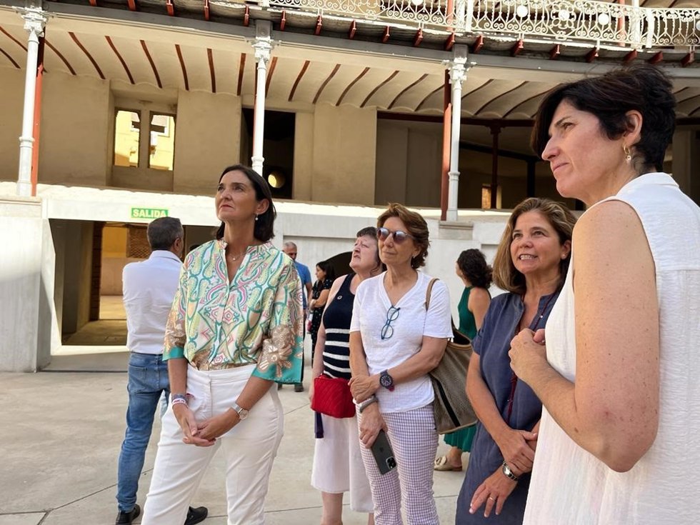 Reyes Maroto en al visita del grupo socialista municipal al Beti-Jai
