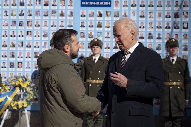 Archivo - Los presidentes de Ucrania y Estados Unidos, Volodimir Zelenski y Joe Biden, respectivamente.