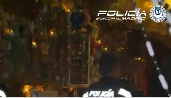 Denuncian un bar de Huertas por su decoración inflamable, velas en las mesas y otras infracciones graves