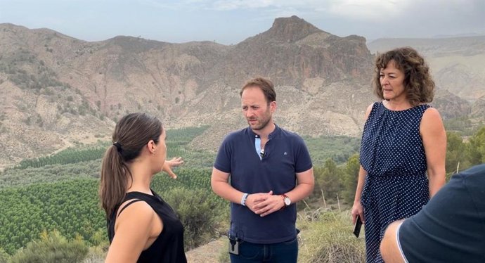 Visita de dirigentes del PP a Pozo Alcón