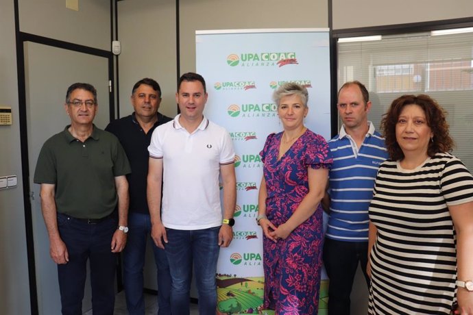 Los candidatos del PSOE al Congreso y al Senado durante su reunión con miembros de la Alianza Ugal-Upa.