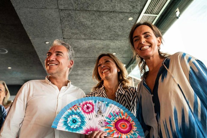 El candidato número uno del PP por Málaga, Elías Bendodo, la presidenta provincial, Patricia Navarro, y la vicesecretaria de Política Social y Reto Demográfico del PP, Carmen Fúnez.