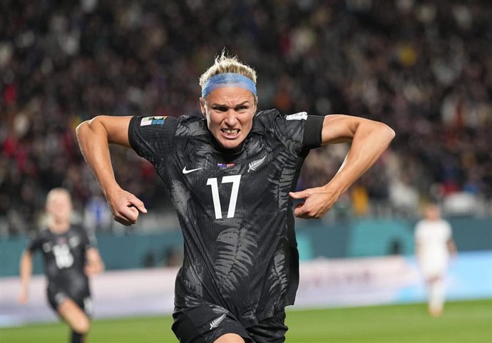 La delantera neozelandesa Hannah Wilkinson celebrando el primer gol del Mundial Femenino.