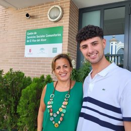 La delegada de Políticas Inclusivas, Gracia Miranda, en el Centro de Servicios Sociales de El Viso del Alcor, en Sevilla.