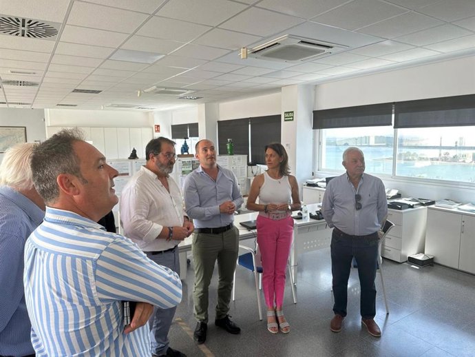 El cabeza de lista del PP al Senado por la provincia de Sevilla, Juan Ávila, en Lebrija.