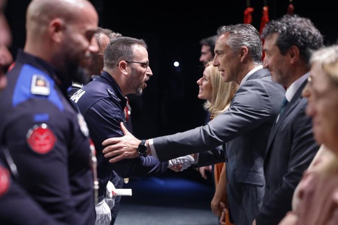 El consejero de Medio Ambiente, Agricultura e Interior de la Comunidad de Madrid, Carlos Novillo, en la entrega de diplomas de la última promocion de policías locales de la región.