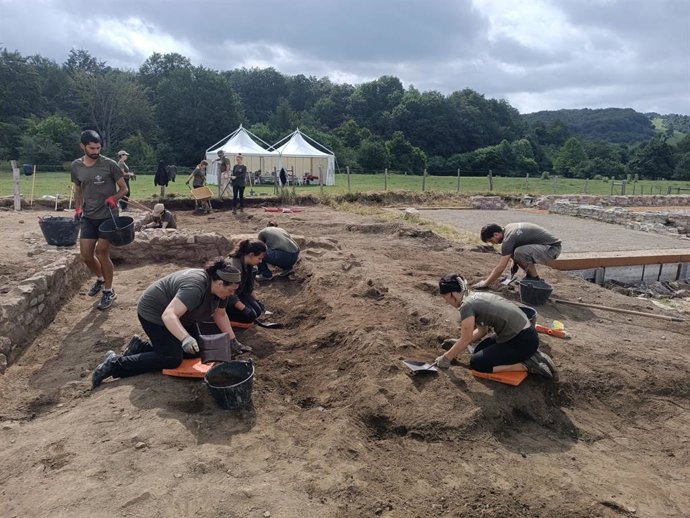 Hallado un horno de los siglos III o IV en el yacimiento romano de Zaldua, en Burguete.