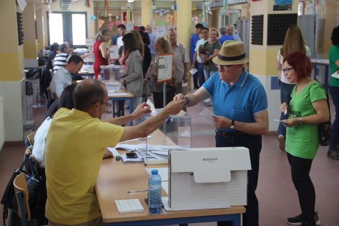 Todos los locales de votación contarán con aire acondicionado y el Ayuntamiento de Alcalá de Guadaíra repartirá botellas de agua en las mesas electorales.
