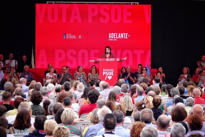 La cabeza de lista del PSOE al Congreso por Asturias, Adriana Lastra, en un mitin en Gijón