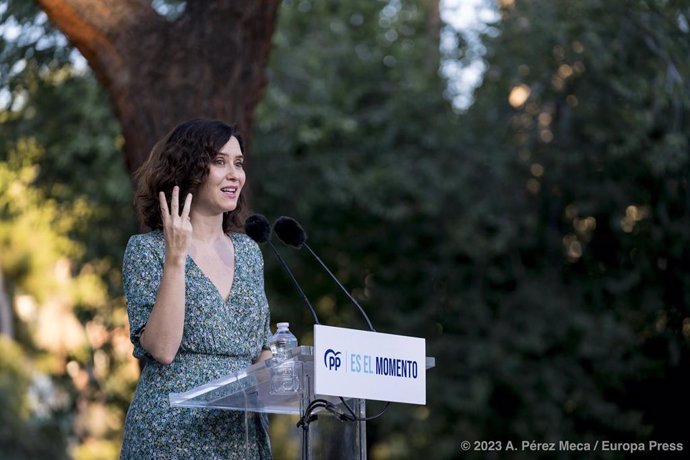 La presidenta de la Comunidad de Madrid y del PP de Madrid, Isabel Díaz Ayuso, participa en un acto de campaña del Partido Popular, en el parque ODonnell