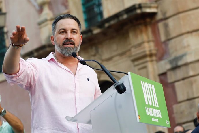 El candidato de Vox a las elecciones generales, Santiago Abascal, en un acto en la plaza Cardenal Belluga de Murcia