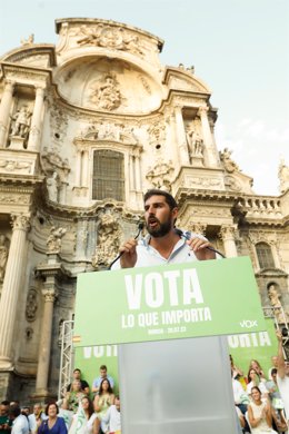 El Presidente Provincial De Vox, José Ángel Antelo, Interviene En Un Acto En La Plaza Cardenal Belluga De Murcia