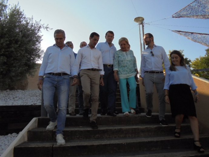 Fernández Mañueco, a su llegada a Segovia, con los candidatos de la provincia