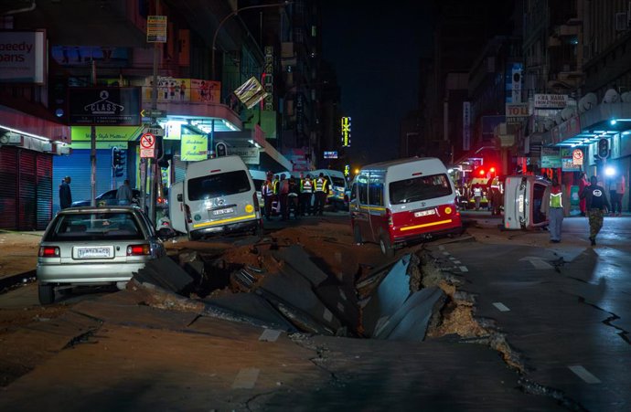 JOHANNESBURG, July 20, 2023  -- This photo taken on July 19, 2023 shows site of a suspected gas explosion in Johannesburg, South Africa. A suspected gas explosion occurred in Johannesburg during the evening rush hour Wednesday. Open roads were ripped ap