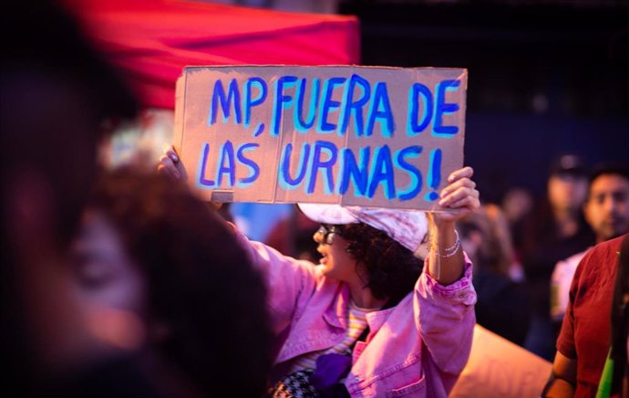 Manifestaciones frente al TSE de Guatemala en protesta a las acciones del Ministerio Público desde las elecciones del 25 de junio