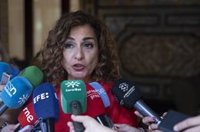 Montero dice que el Gobierno "hace ya mucho tiempo que descartó" poner peajes y no prevé implantarlos: "Rotundamente no"