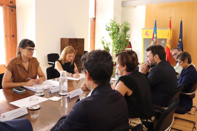 Reunión mantenida entre la secretaria de Estado de Telecomunicaciones e Infraestructuras Digitales, María González Veracruz, la Delegada del Gobierno en la Comunidad Valenciana, Pilar Bernabé, y el Valencia Silicon Clúster.