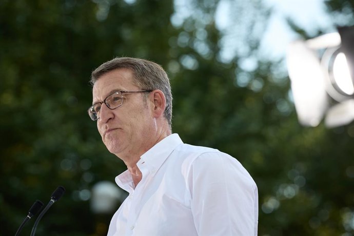 El líder del Partido Popular y candidato a la Presidencia del Gobierno, Alberto Núñez Feijóo, durante un acto de campaña electoral, en Puente del Rey, a 20 de julio de 2023, en Madrid (España). El Partido Popular ha celebrado este mitin de cara a las pr