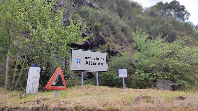 Cartel del concejo de Allande, suroccidente asturiano. Despoblación