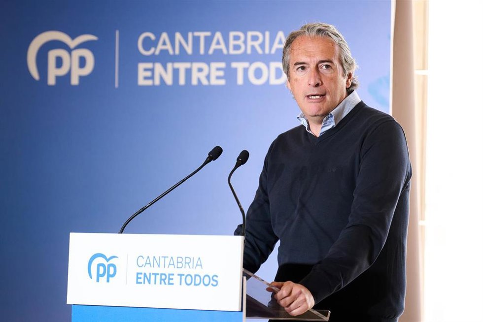 Archivo - El exalcalde de Santander Iñigo de la Serna , en la pasada campaña electoral de mayo 