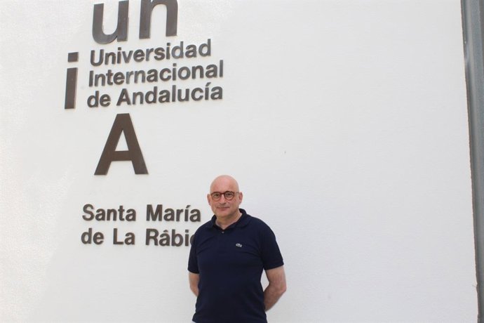 El profesor José J. Albert Márquez en el curso de Inteligencia Artificial de la UNIA en La Rábida.