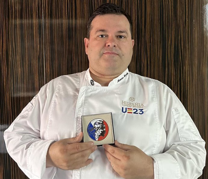 El cocinero asturiano Marcos Morán, condecorado con la Medalla de Honor del Senado de Francia