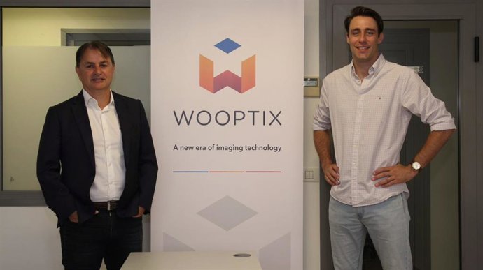 Archivo - El consejero delegado de Wooptix, José Manuel Rodriguez Ramos (izda) y  el CCO de la compañía, Javier Elizalde (dcha).