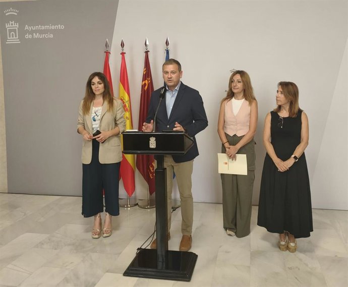 El concejal de Pedanías y Vertebración Territorial, Marco Antonio Fernández, da a conocer el dispositivo