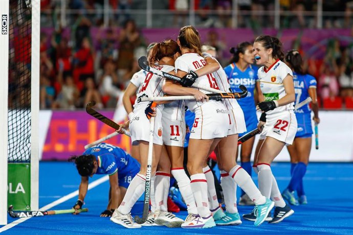 Archivo - Las jugadoras de la selección española celebran un gol durante un partido