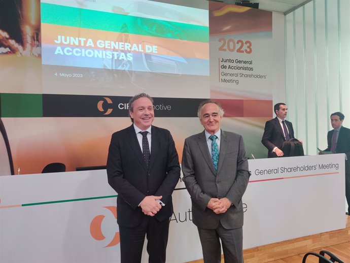Archivo - El presidente de CIE Automotive, Antón Pradera, y el CEO, Jesús María Herrera, en la Junta de accionistas de la compañía en Bilbao