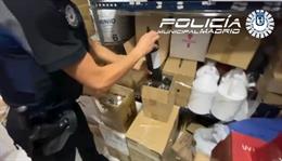 Inmovilizados más de 9.000 productos cosméticos que contenían una sustancia tóxica de un local de Usera