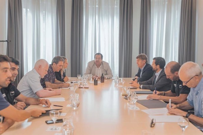 El Govern firma un acuerdo para mejorar las condiciones laborales de los Bombers de la Generalitat y reducir desigualdades de género