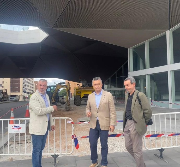 El alcalde de Logroño, Conrado Escobar, y los concejales Javier Martínez-Mancho y Ángel Andrés.