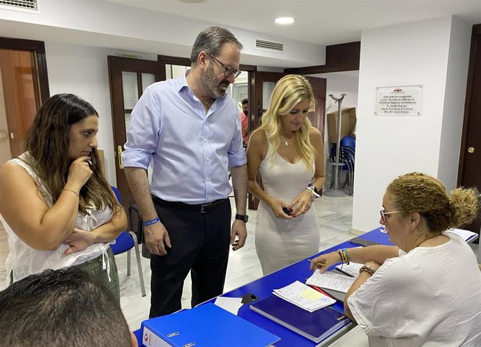 El presidente del Partido Popular de Córdoba, Adolfo Molina, en la sede del partido.